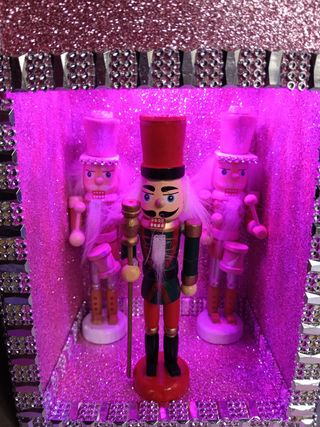 Schiaccianoci decorativo con luci