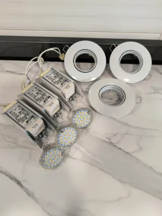 Focos empotrables LED y transformadores