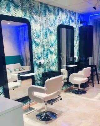 Tocador peluquería con espejo