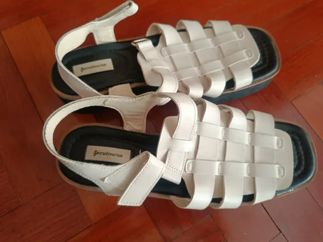 Sandalias gladiadoras blancas