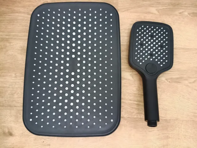 COLUMNA DE DUCHA NEGRA MULTIFUNCIÓN NUEVA A 40 EUR