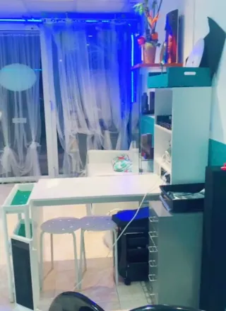 Scrivania o tavolo da manicure bianco