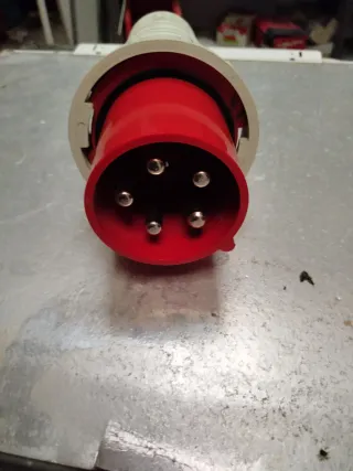 Clavija 3P+N+T 125A IP67