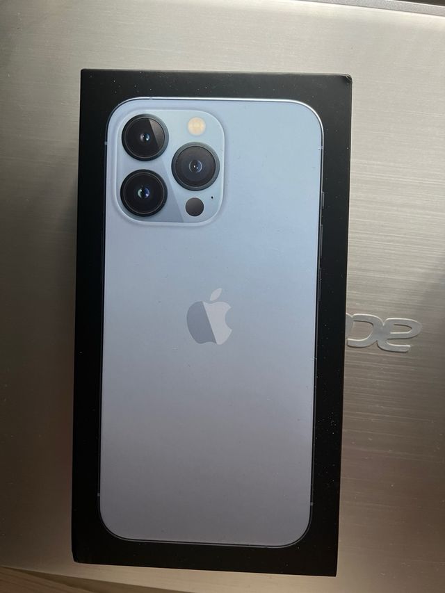 iPhone 13 Pro + Apple Watch + AirPods