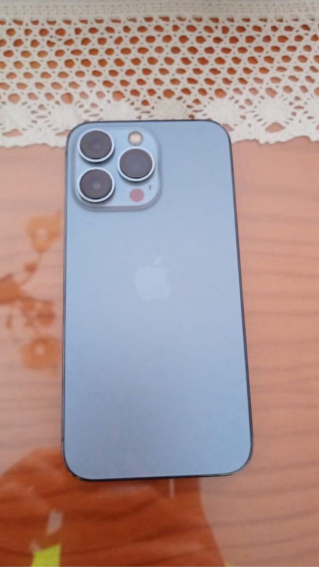 iPhone 13 Pro + Apple Watch + AirPods