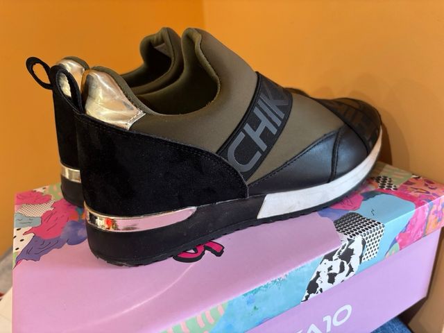 Zapatillas Chika10 Negro Verde Militar