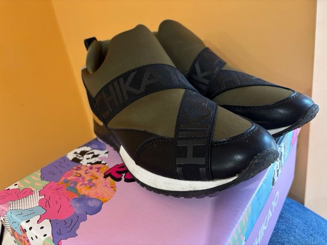 Zapatillas Chika10 Negro Verde Militar