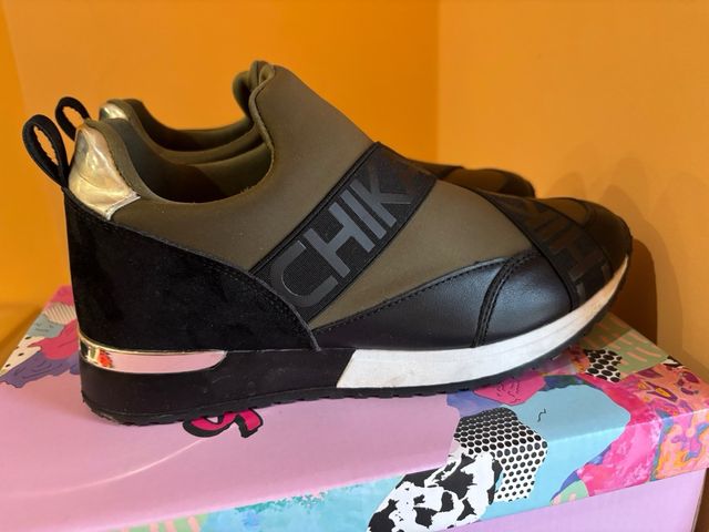 Zapatillas Chika10 Negro Verde Militar