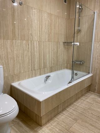 Mampara de bañera blanca muy buen estado 85cmx1,40