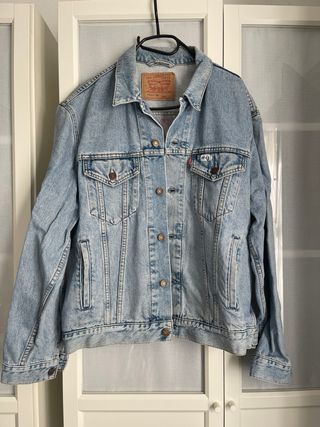 Chaqueta vaquera Levi's pintada a mano