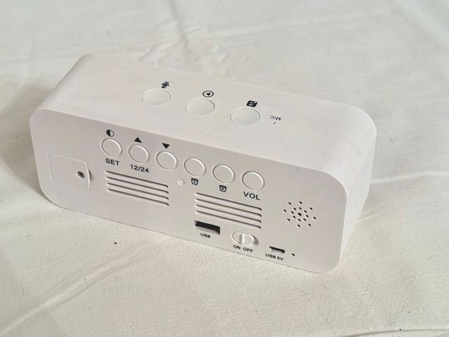 Reloj Despertador Digital USB Recargable