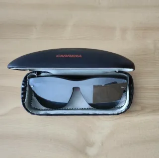 Gafas de sol Hawkers con la carcasa de Carrera.