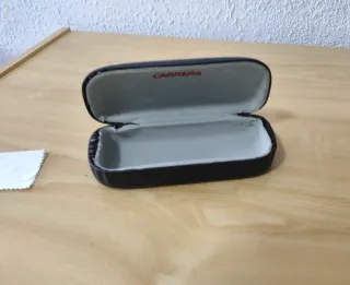 Gafas de sol Hawkers con la carcasa de Carrera.