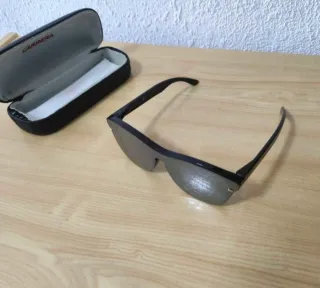 Gafas de sol Hawkers con la carcasa de Carrera.