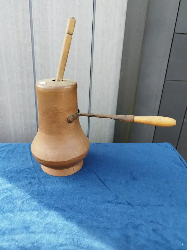 Antica cioccolatiera in rame