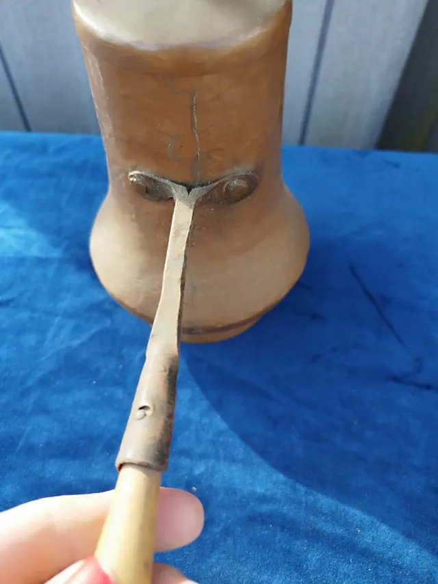 Antica cioccolatiera in rame