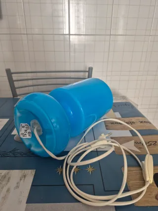 Lampada da tavolo blu in vetro