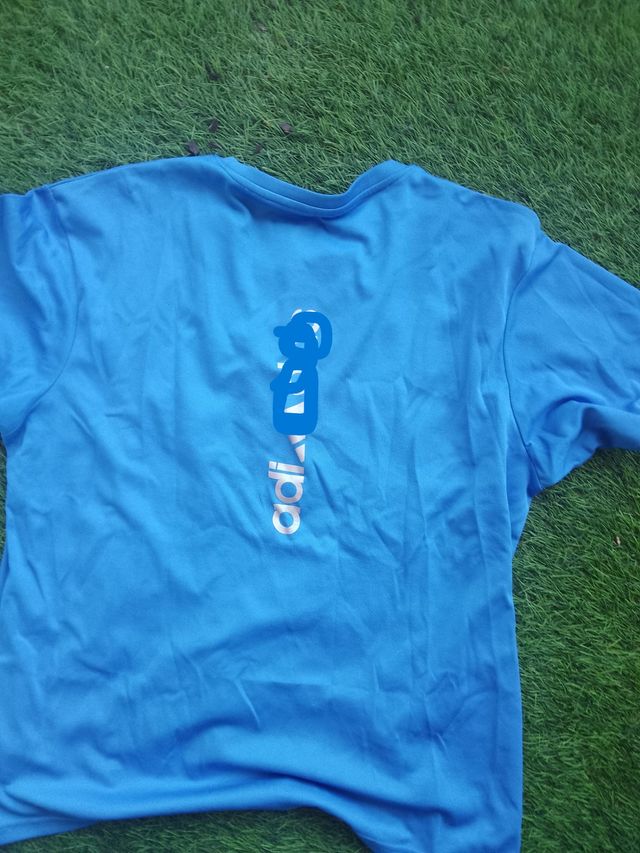 Camisetas deportivas blancas y negras