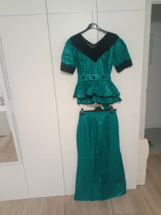 Conjunto falda y blusa verde y negro