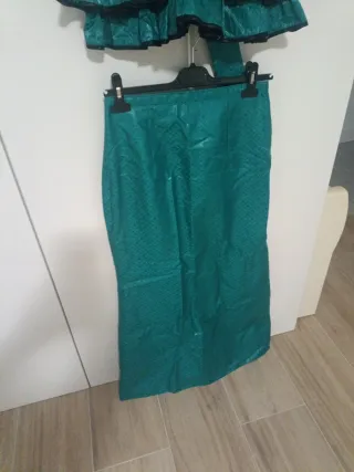 Conjunto falda y blusa verde y negro