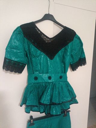 Conjunto falda y blusa verde y negro