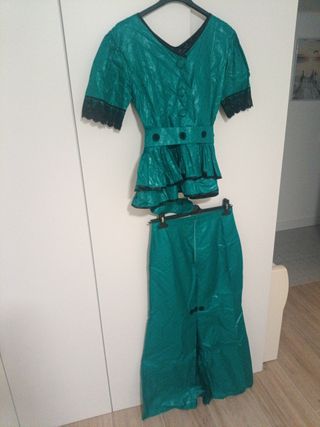 Conjunto falda y blusa verde y negro