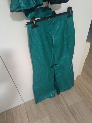 Conjunto falda y blusa verde y negro