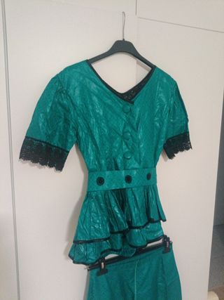 Conjunto falda y blusa verde y negro