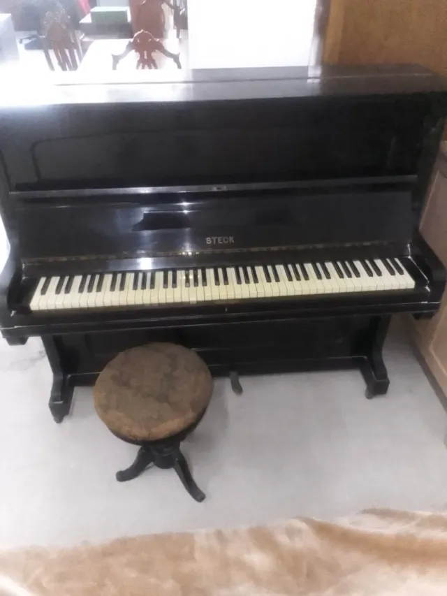 Piano vertical STECK antiguo