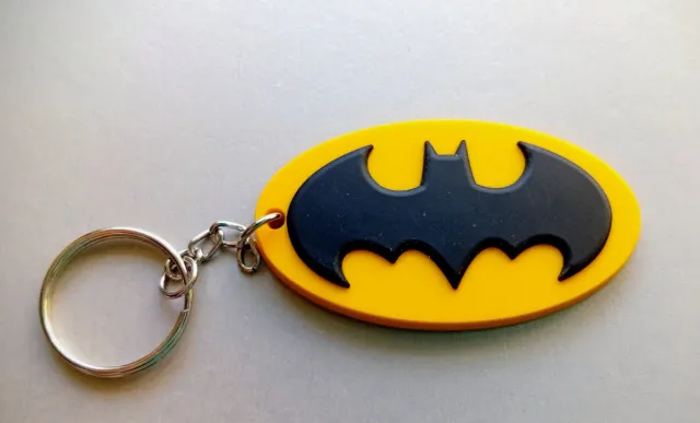 Llavero goma con el logo de Batman amarillo negro