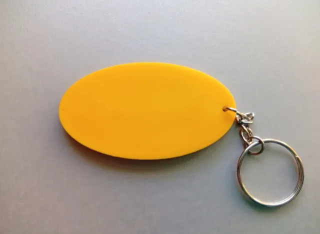 Llavero goma con el logo de Batman amarillo negro