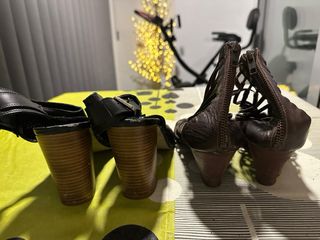 2 Pares Tacones Negros y Marrones