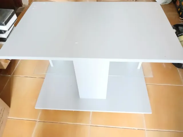 Mesa TV Blanca con Estante Cristal
