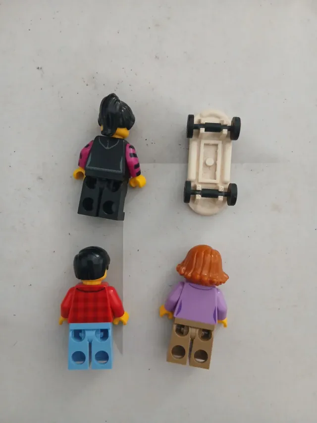 Lego Minifiguras y Patineta