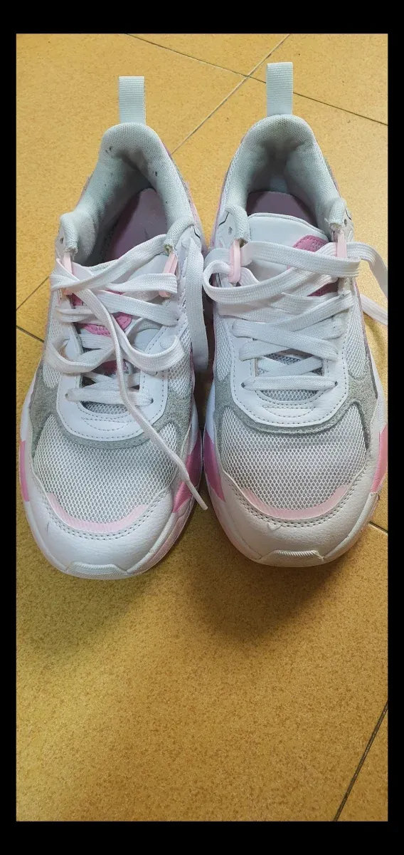 Zapatillas Puma Blancas y Rosas