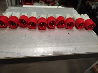 Lote 10 Clavijas Cetact 3p+T 16A