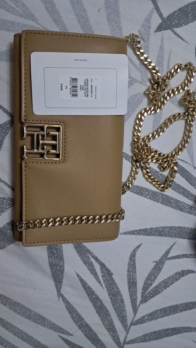 Bolso Tommy Hilfiger Beige Cadena Dorada