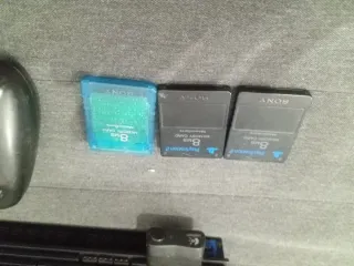 Consola PS2 Fat + Mando Logitech + 3 Memory Cards