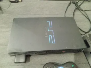 Consola PS2 Fat + Mando Logitech + 3 Memory Cards