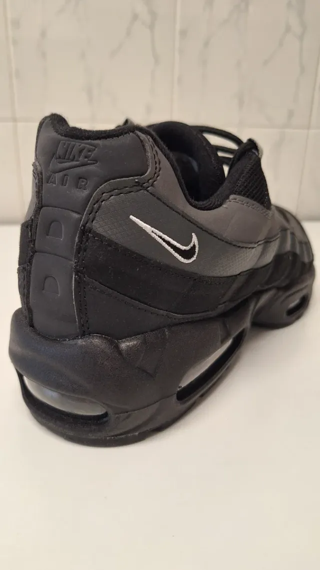 Zapatillas Nike Air Max 95 Negras y Grises