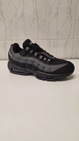 Zapatillas Nike Air Max 95 Negras y Grises