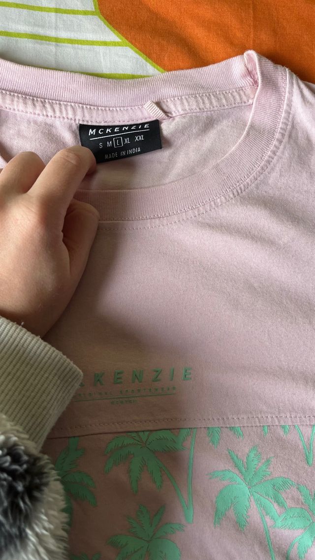 Camiseta McKenzie palmeras rosa