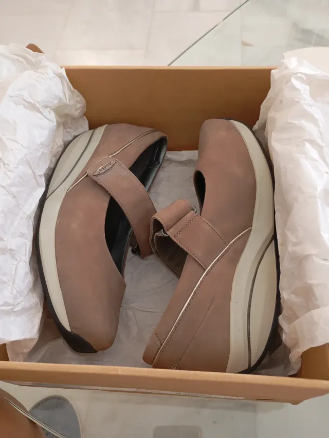 Zapatos MBT originales gris