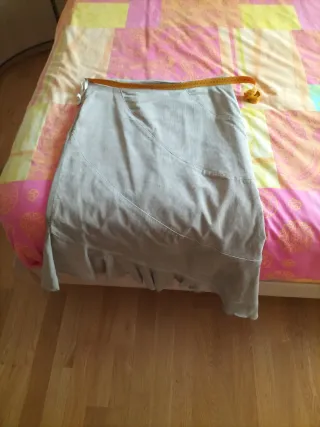 Falda beige fina urban talla 46