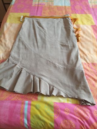 Falda beige fina urban talla 46