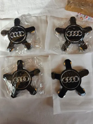 Tapacubos Audi 5 radios negro brillante