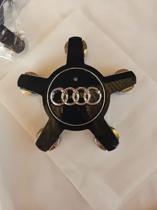 Tapacubos Audi 5 radios negro brillante