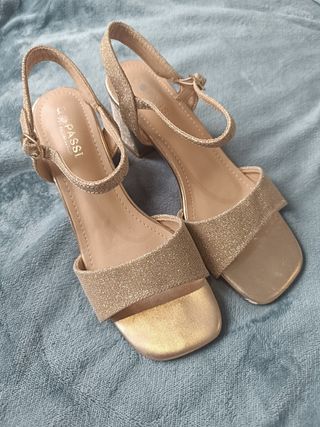 Sandalias doradas tacón Passi