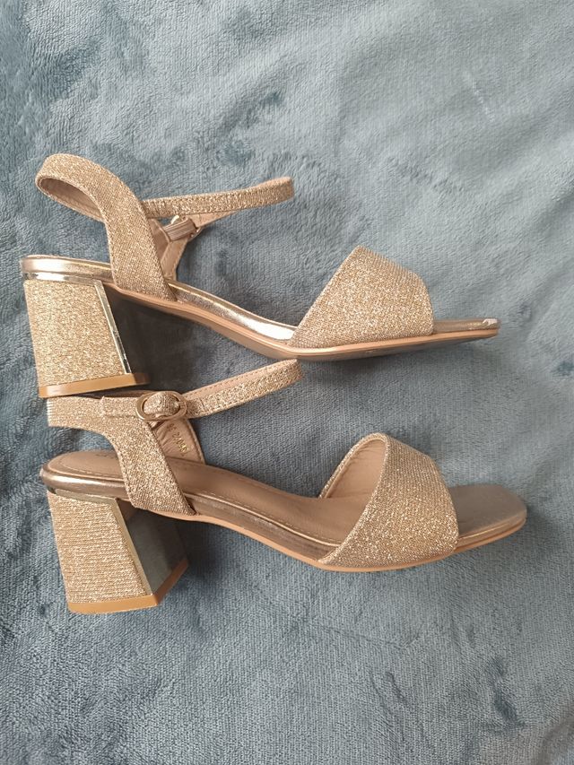 Sandalias doradas tacón Passi