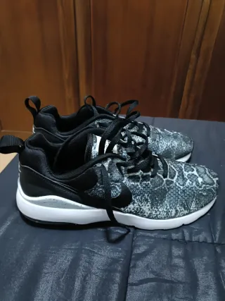 Zapatillas Nike Air Max Siren  40,5.muy cómodas.